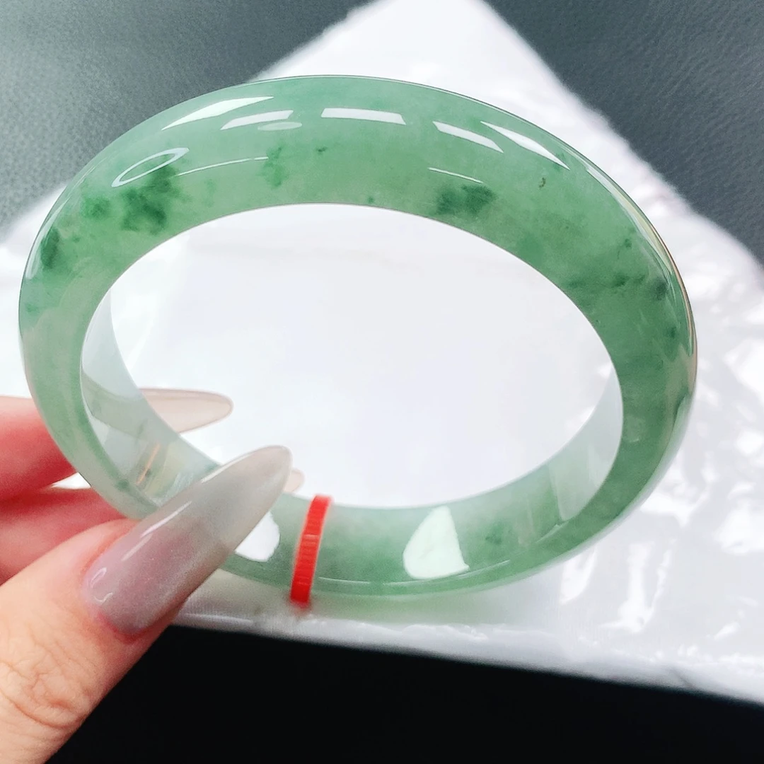 翡翠手镯未镶嵌59圈