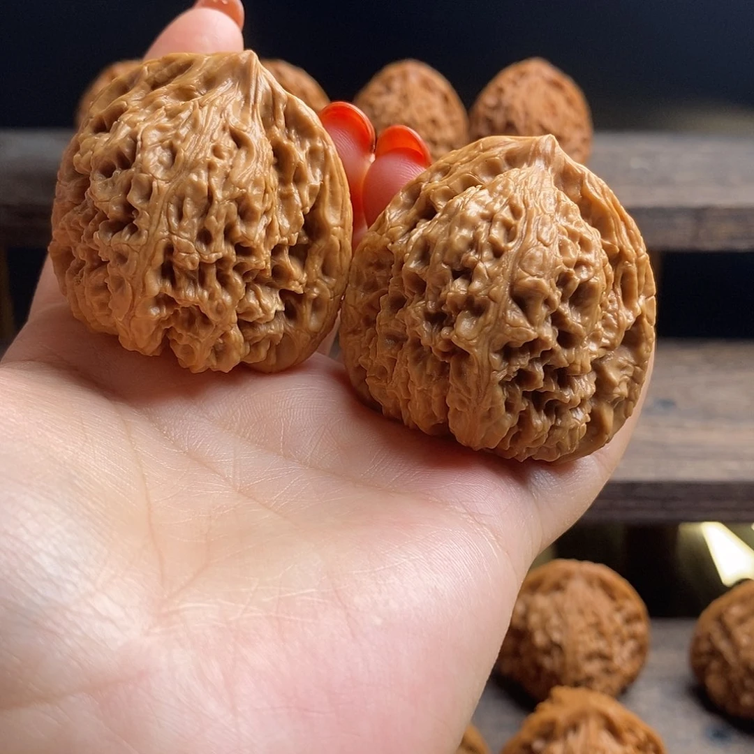 M***V文玩核桃吊坠南疆45尺寸核桃