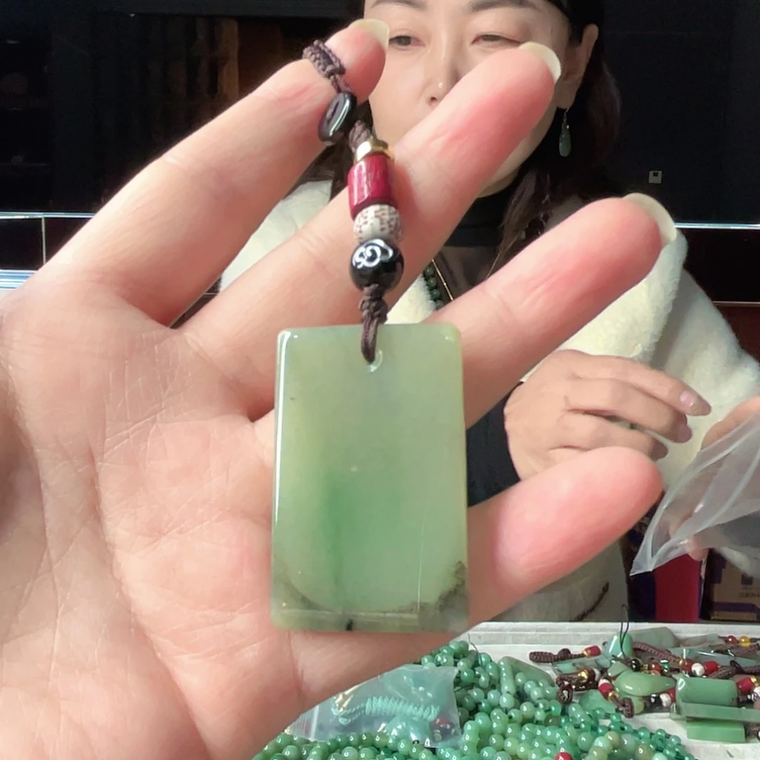 密玉（石英质玉）未镶嵌颈饰