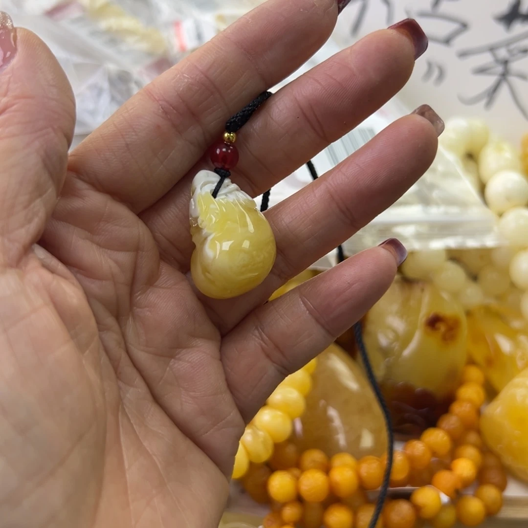 琥珀珠宝奇石未镶嵌