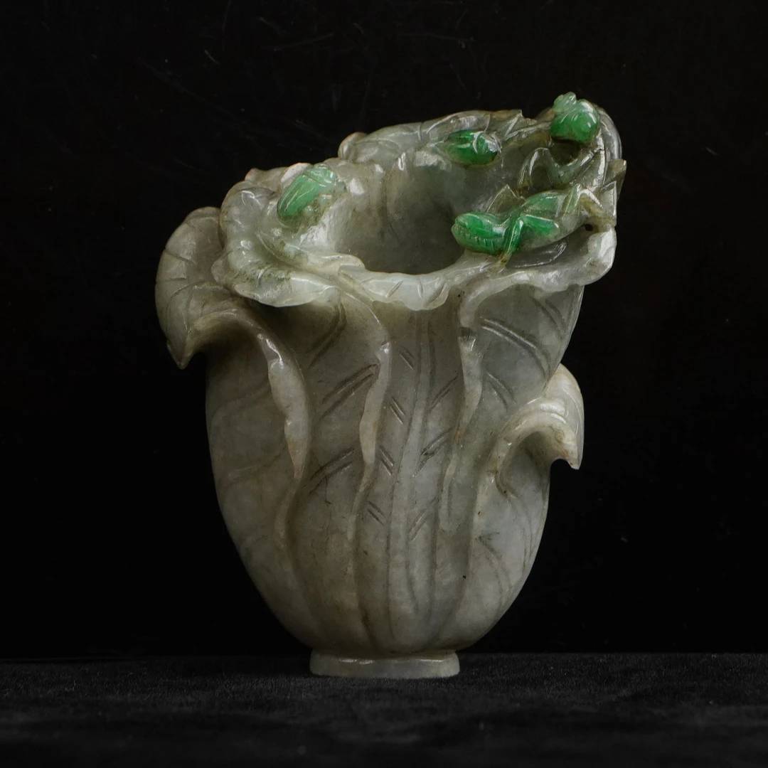【清】翡翠白菜把件（高7cm宽6cm重148g）
