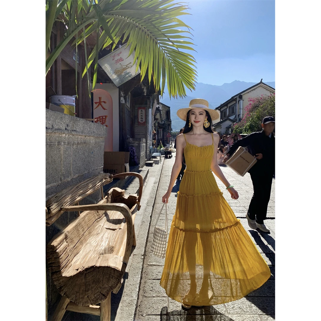 轻奢多巴胺度假仙女长裙氛围感黄色显白气质高级感沙滩连衣裙网红