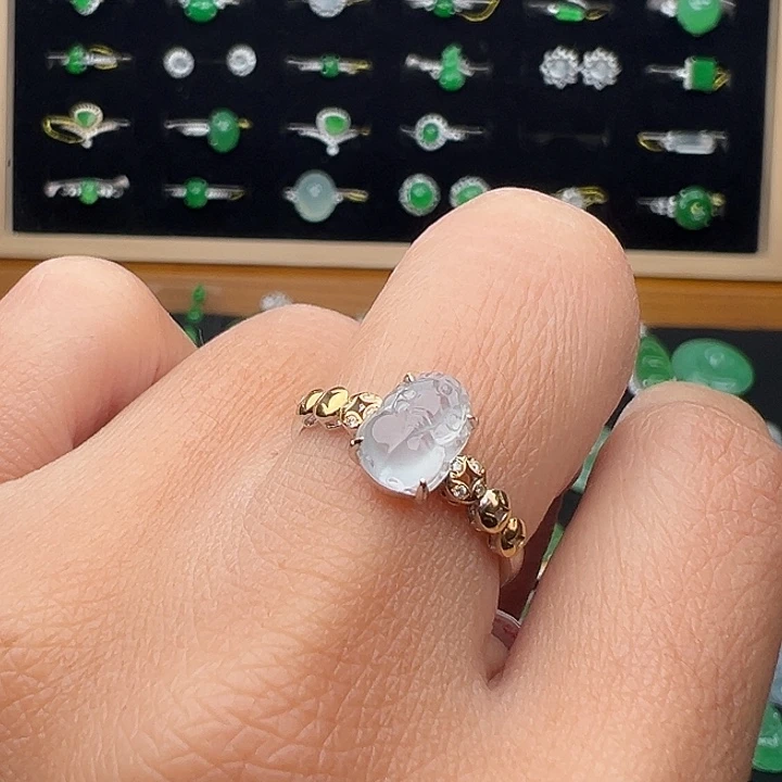 翡翠18K金镶嵌颈饰戒指