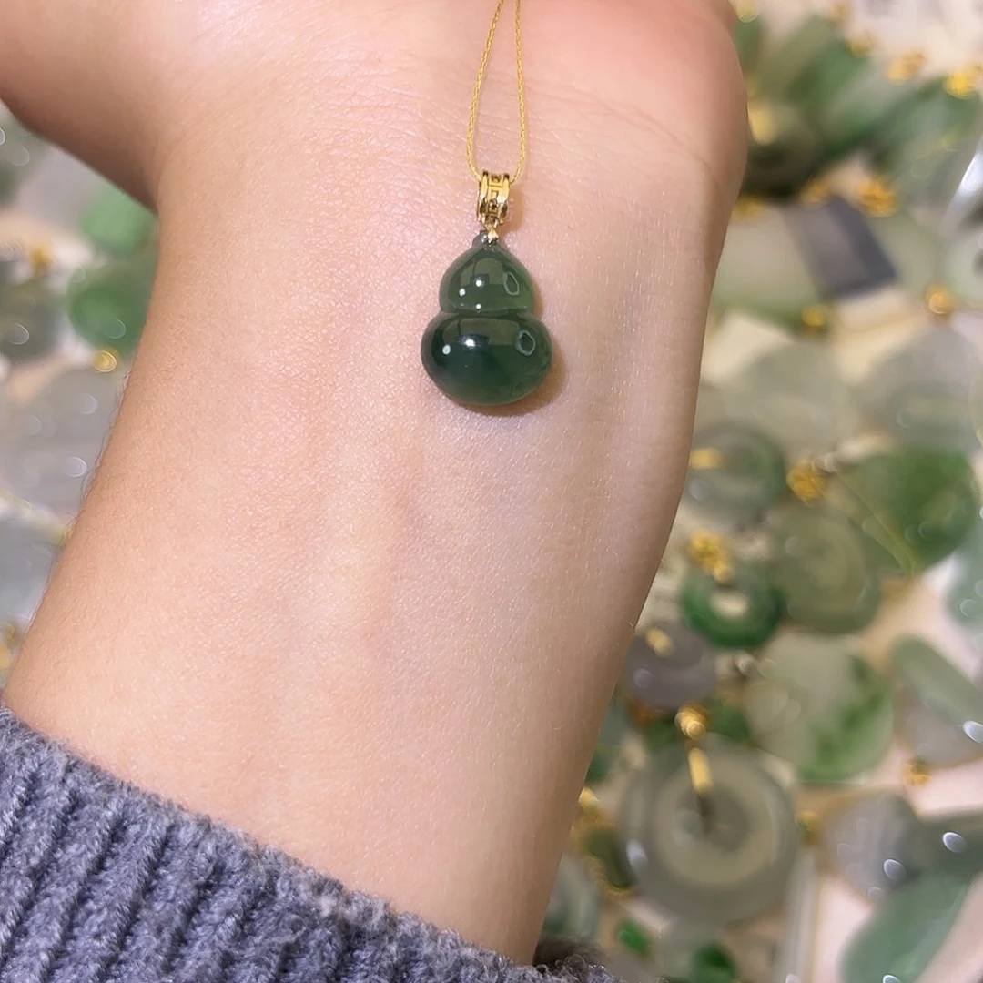 嘻***&翡翠18K金镶嵌颈饰葫芦
