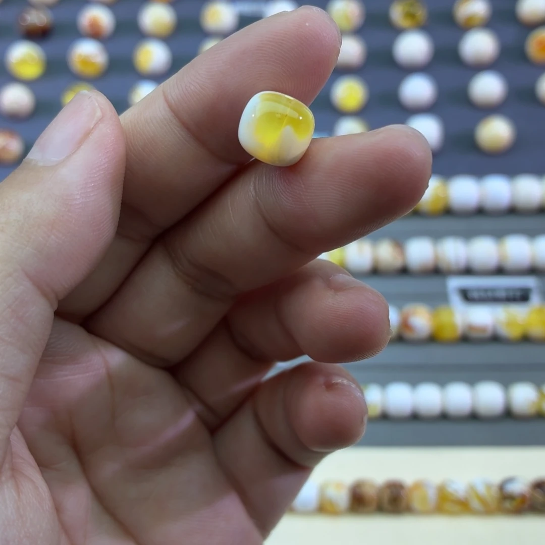 琥珀未镶嵌裸石9.8老型金白溶洞