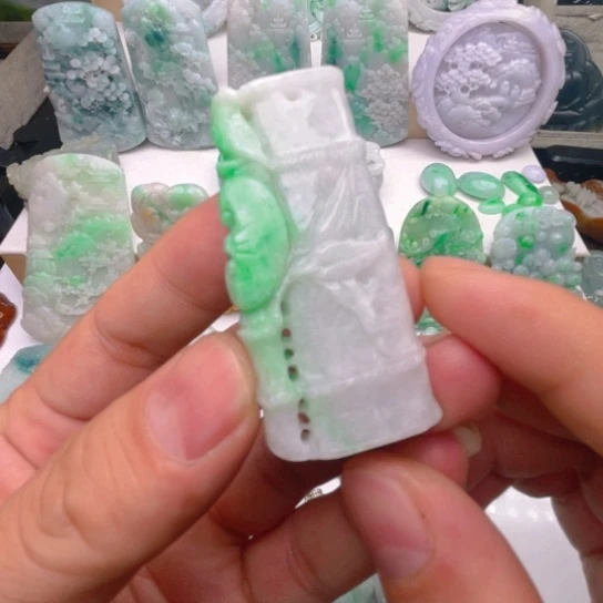 翡翠未镶嵌颈饰翡翠
