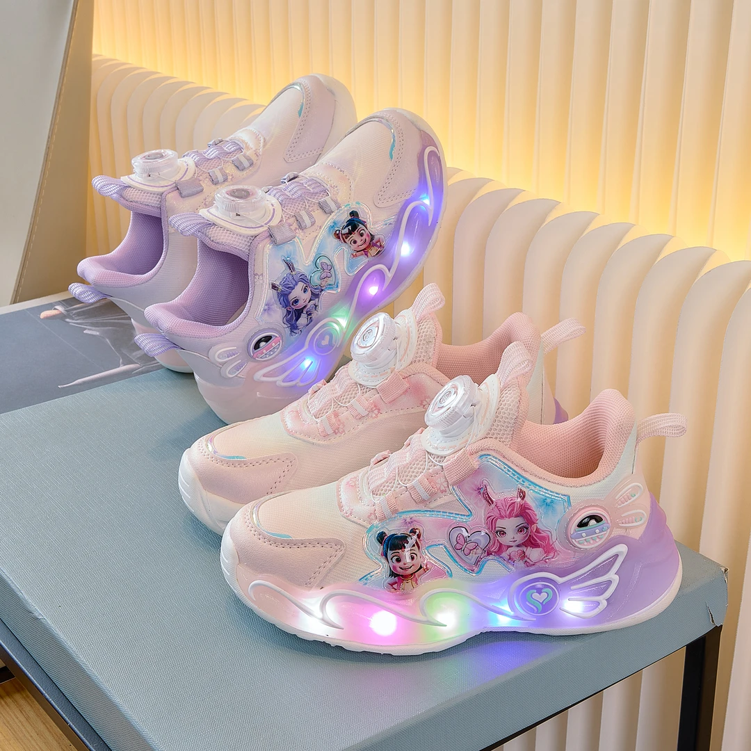 哪吒2公主发光鞋儿童运动鞋2025秋新款皮面休闲鞋带灯发光炫酷鞋