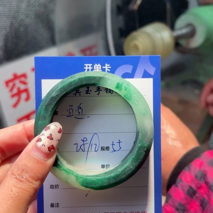 鱼***鱼石英质玉未镶嵌手镯