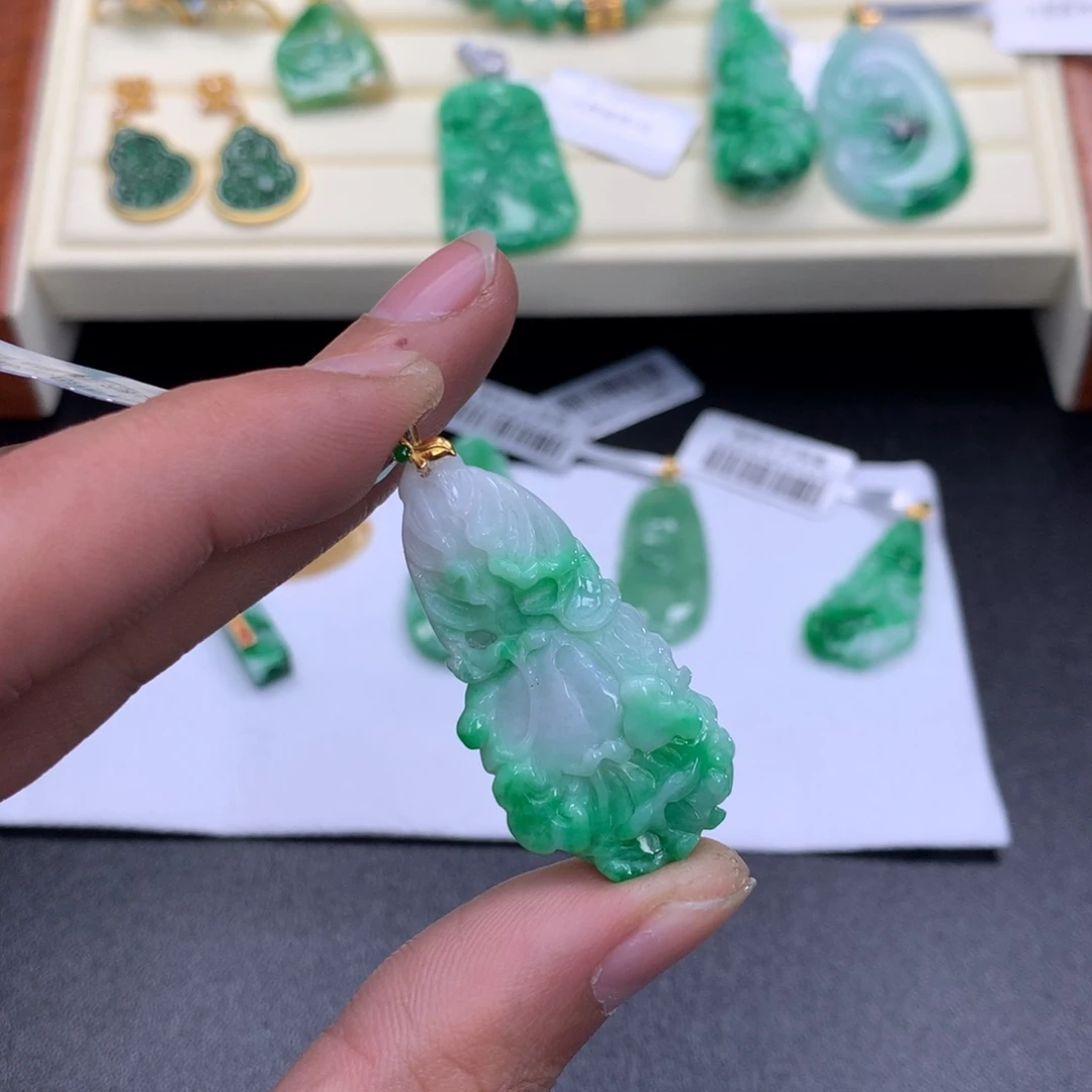 翡翠未镶嵌颈饰吊坠