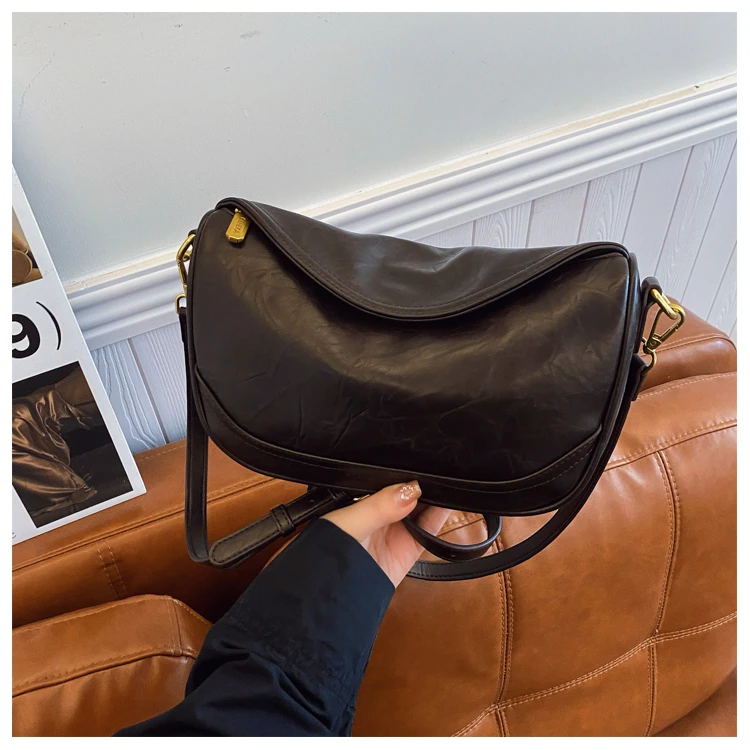 秋冬复古特调包包2025斜跨通勤女包爆款斜挎包单肩腋下包饺子包