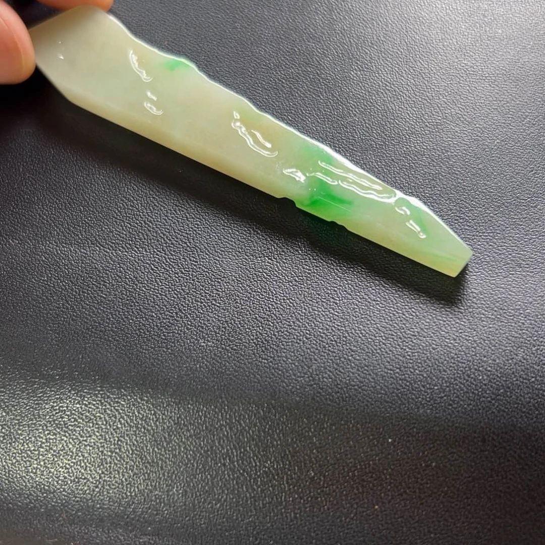 未镶嵌定制翡翠黄加绿大件条型俏色件