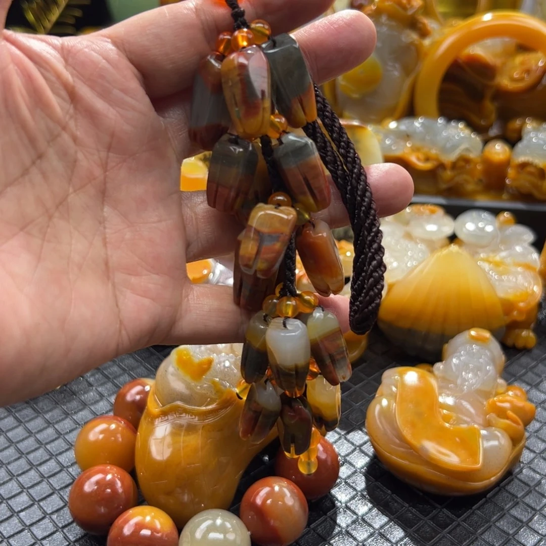 石英质玉未镶嵌颈饰