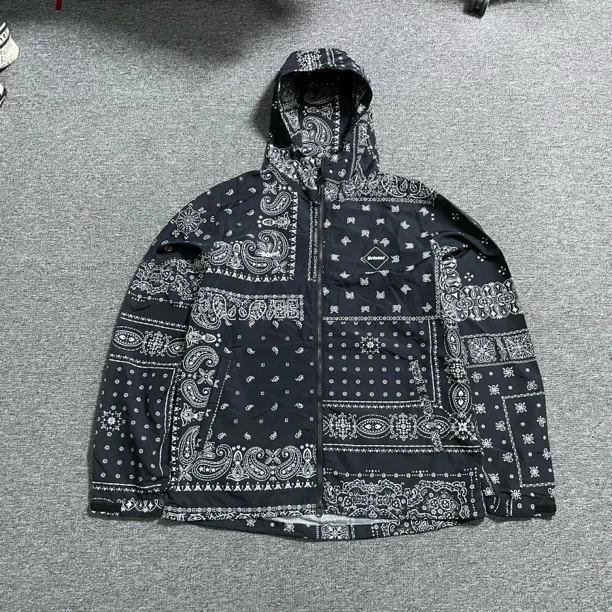 【未使用】Bristol 满印腰果花连帽外套