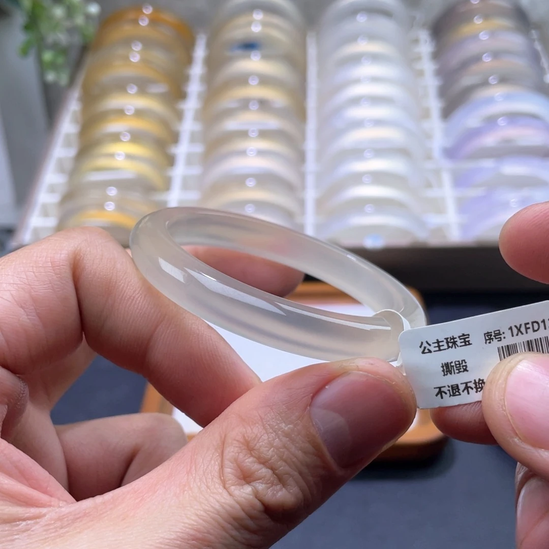 玛瑙/玉髓手镯未镶嵌?****姐50.4*8.4*68