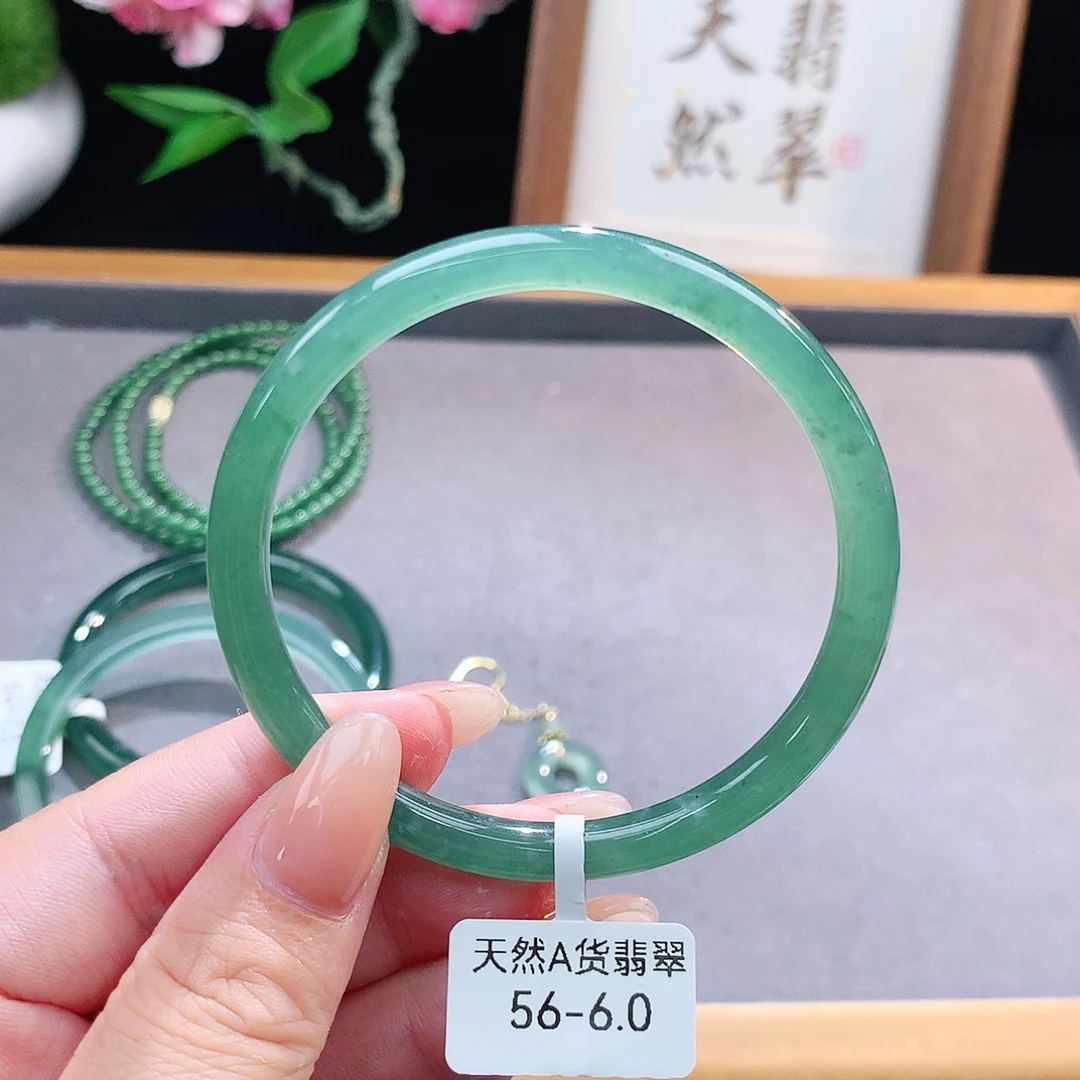 未镶嵌手镯（圆镯）翡翠