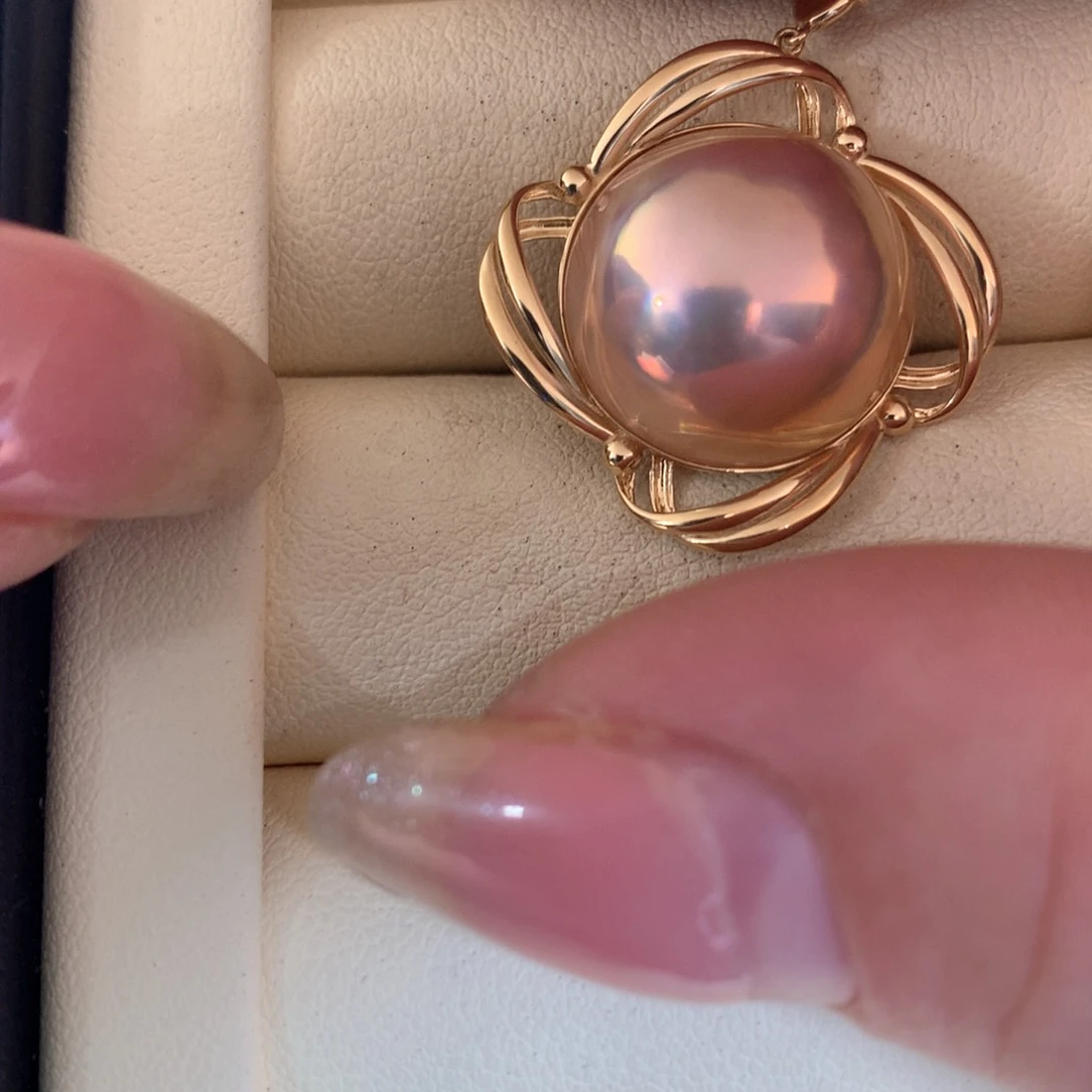 18K金镶嵌拼合珍珠（马贝珠）颈饰