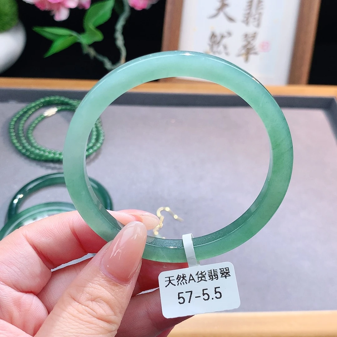 未镶嵌手镯（圆镯）翡翠