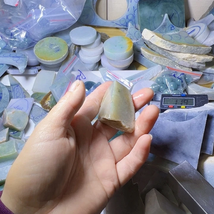 颈饰未镶嵌翡翠帅***卜