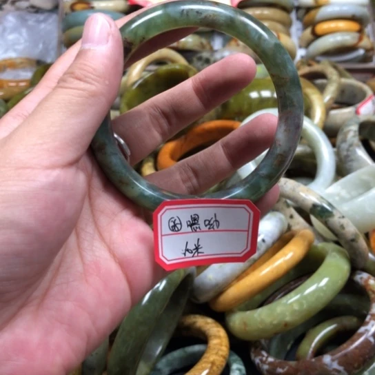未镶嵌蛇纹石玉手镯嘿****呦