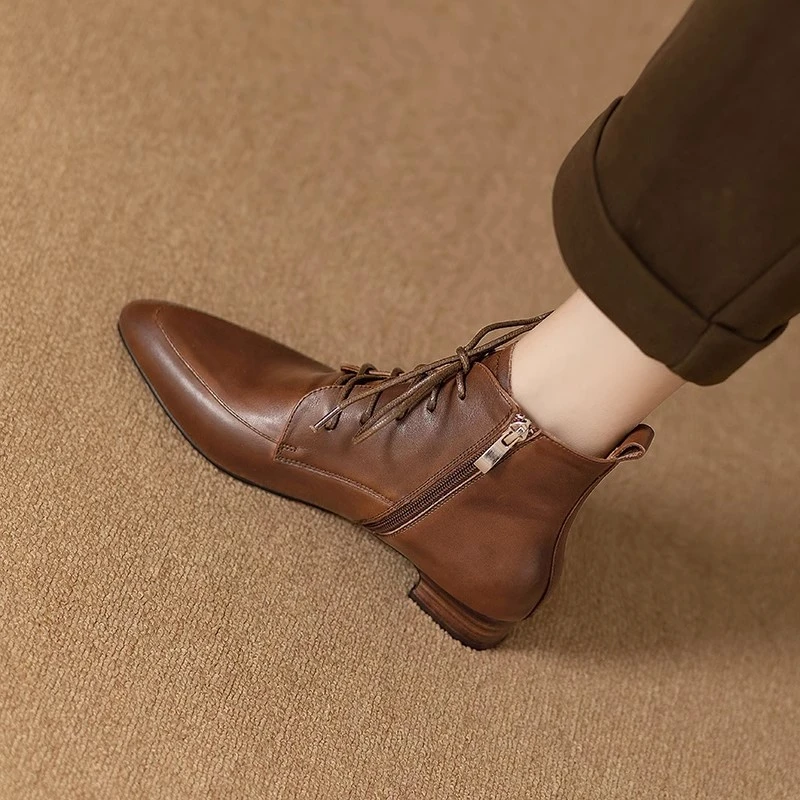 真皮清仓断码小短靴女平底2025秋冬季新款尖头系带低跟英伦马丁靴