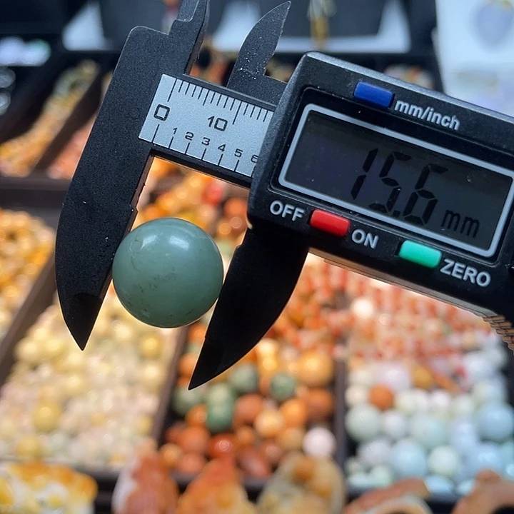 翡翠未镶嵌颈饰珠子