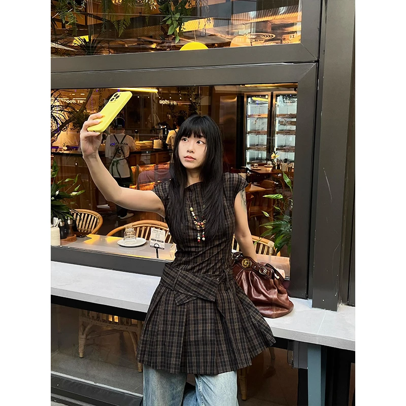 法式复古设计感格纹无袖连衣裙女夏季新款气质收腰显瘦百褶短裙子