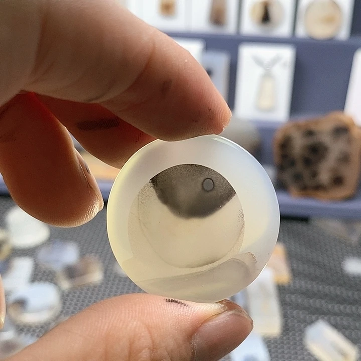 未镶嵌玛瑙/玉髓珠宝奇石在***人