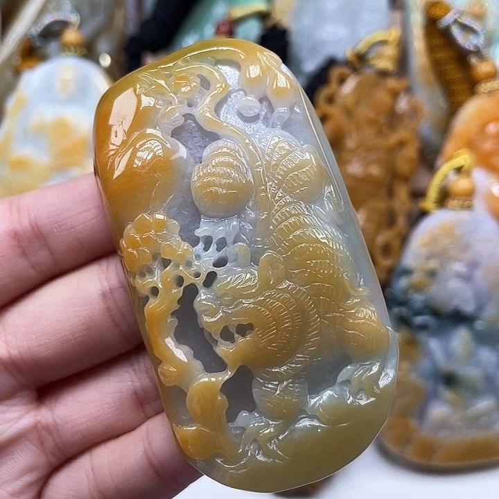 K***弹翡翠未镶嵌颈饰天然