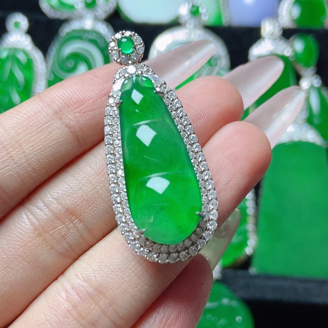 颈饰未镶嵌翡翠