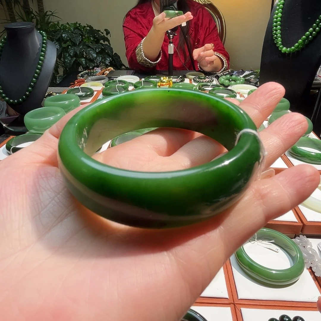 未镶嵌手镯和田玉俄七聚红皮60圈口
