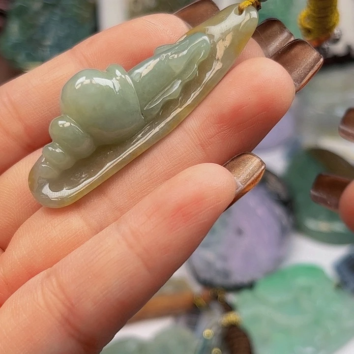 翡翠未镶嵌颈饰挂件