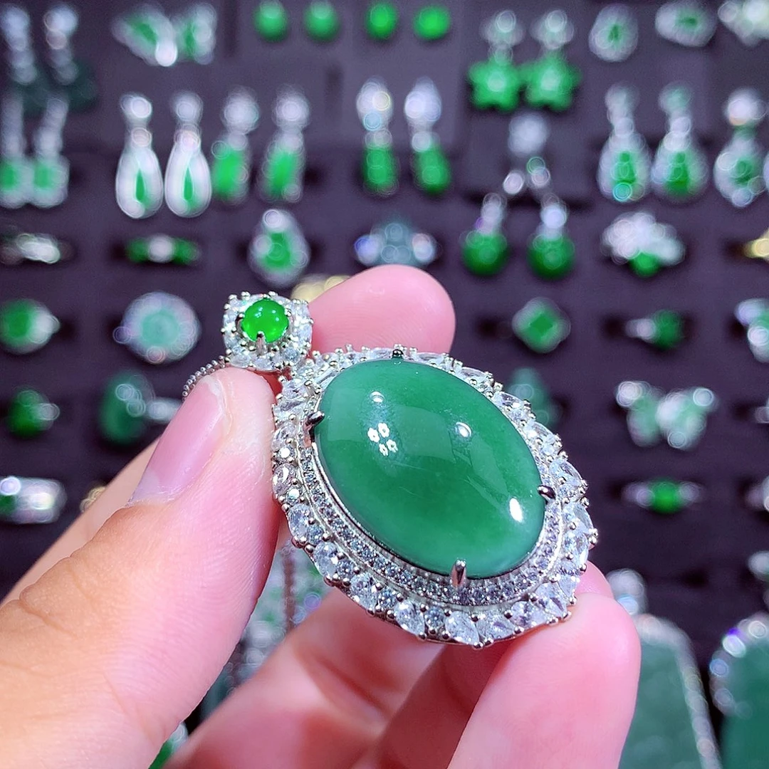 颈饰未镶嵌翡翠M****何天然