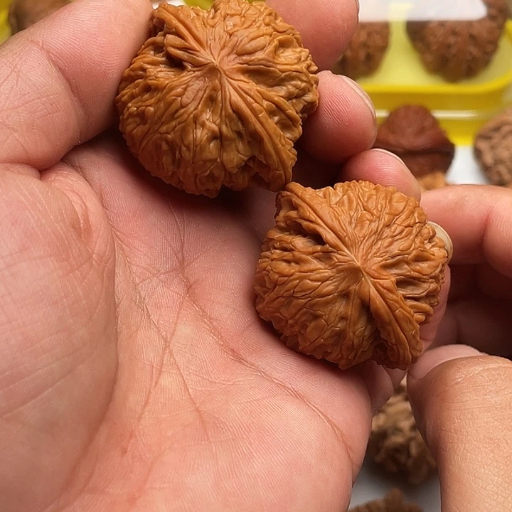 R***n文玩核桃吊坠磨盘