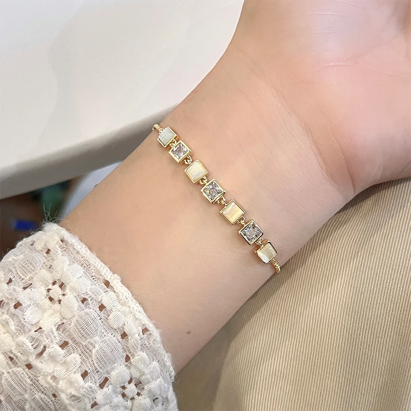 铜合金合成锆石手链 轻奢小众几何方块手链女抽拉调节高级感手饰