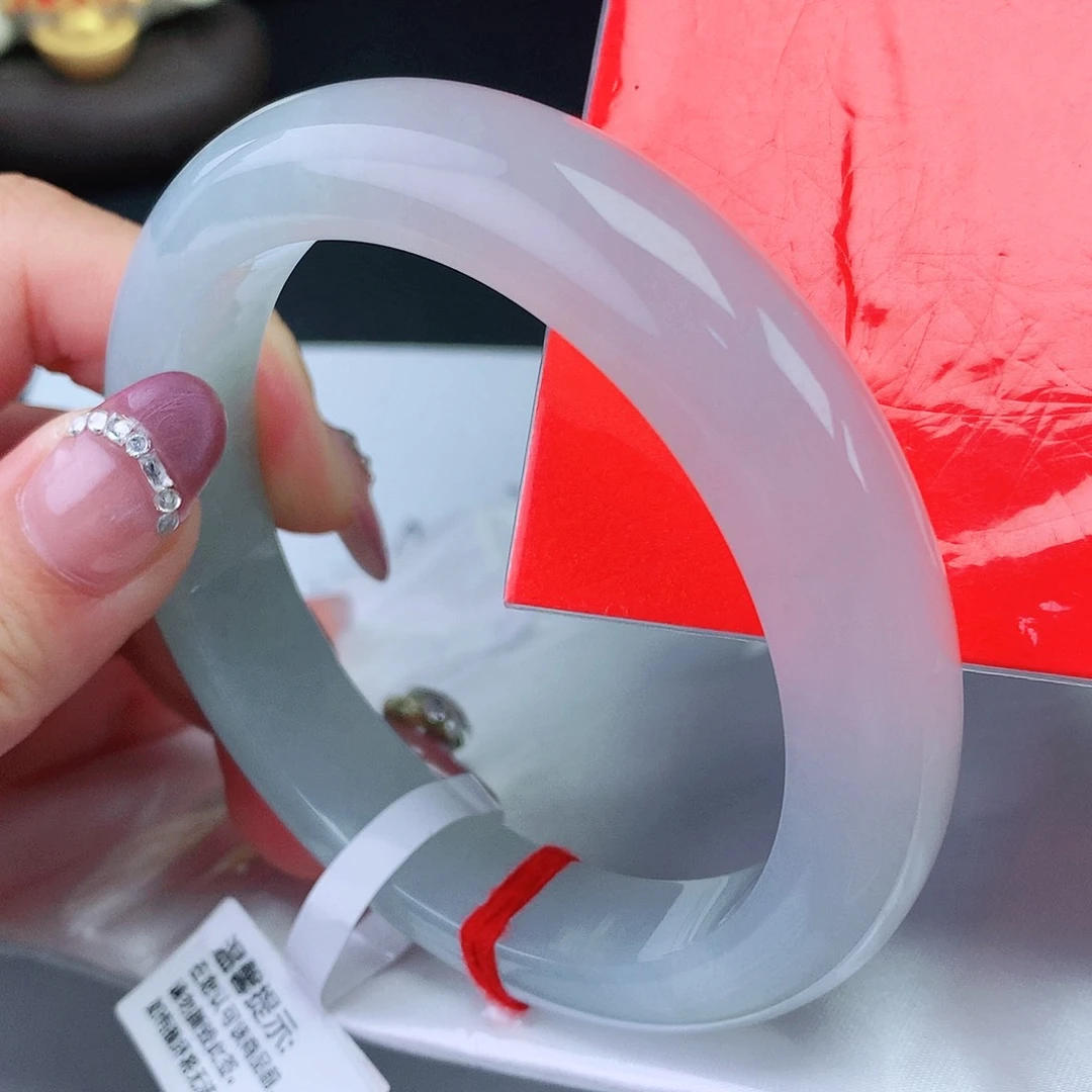 翡翠手镯未镶嵌61圈