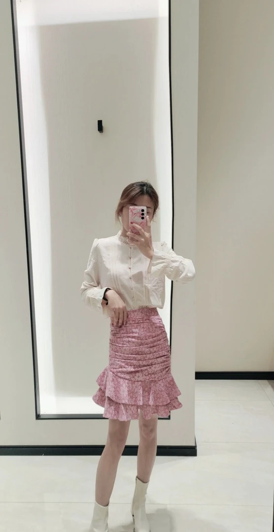 女装长袖衬衣（扣子上面的装饰1-2个丢失）1300113-00275