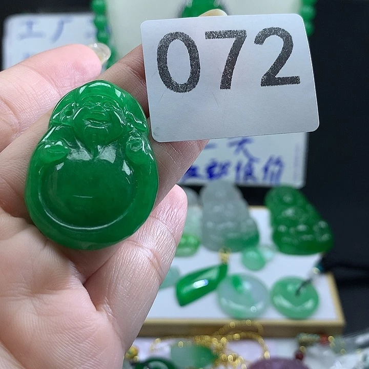 翡翠未镶嵌吊坠(赠链)