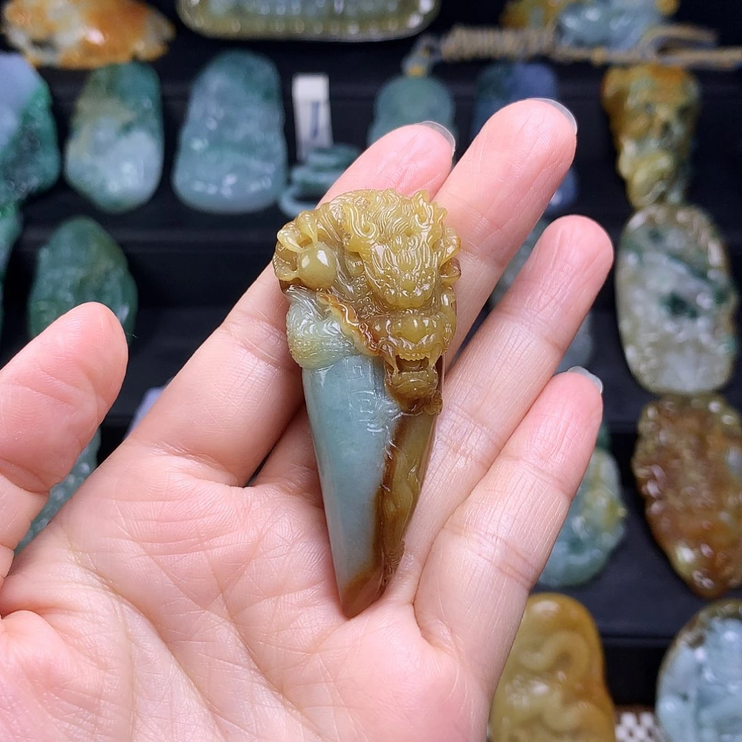 翡翠颈饰未镶嵌乾***移