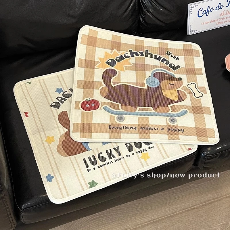 腊肠狗冰丝坐垫防滑学生教室2025新款久坐办公室透气乳胶屁垫凉垫