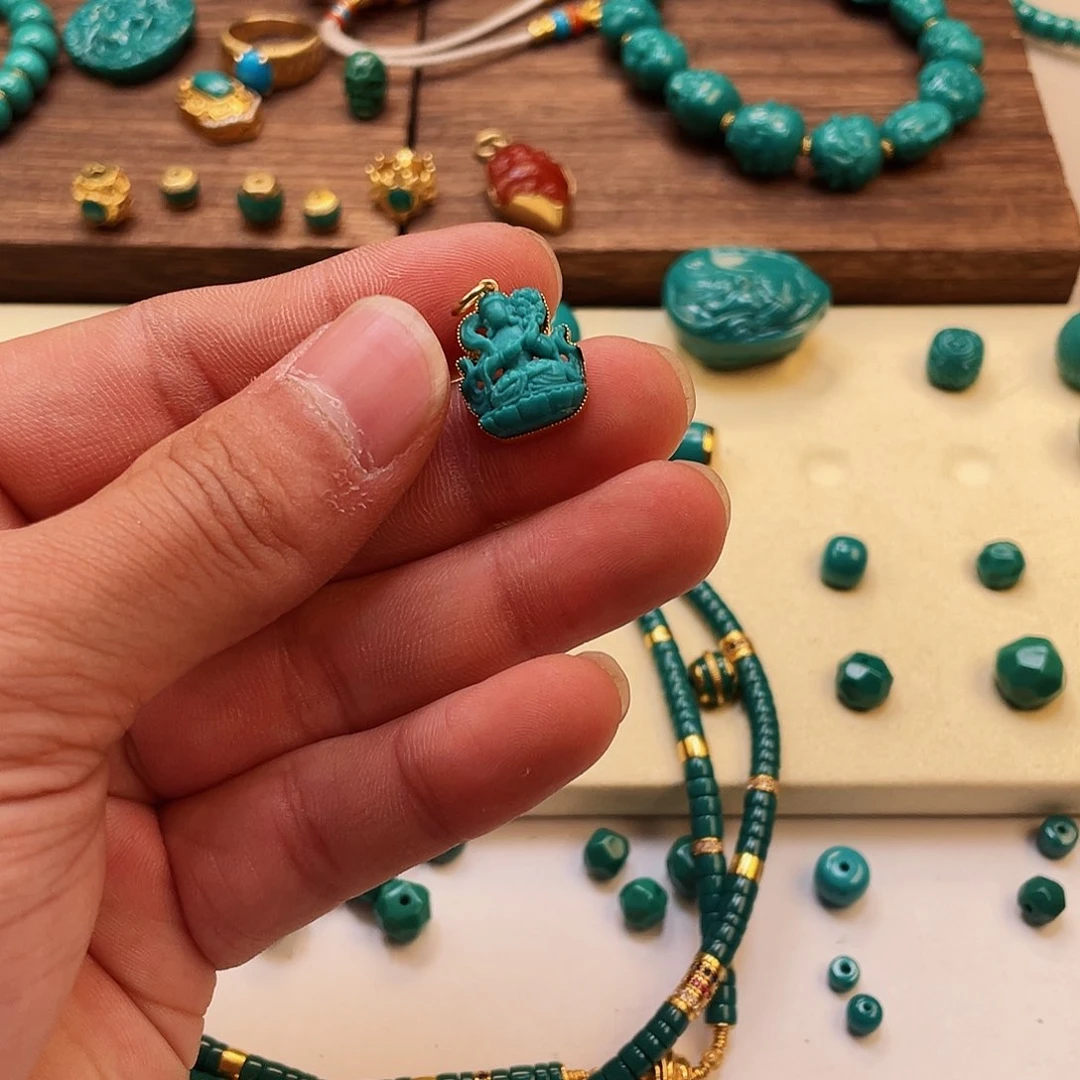 绿松石颈饰未镶嵌