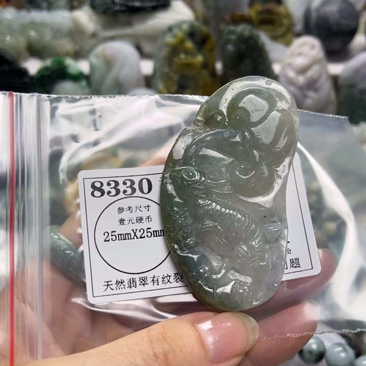翡翠未镶嵌颈饰8330瑕疵