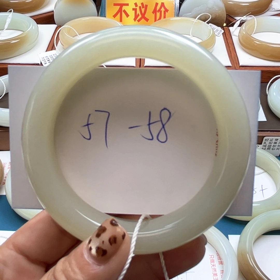 未镶嵌手镯和田玉