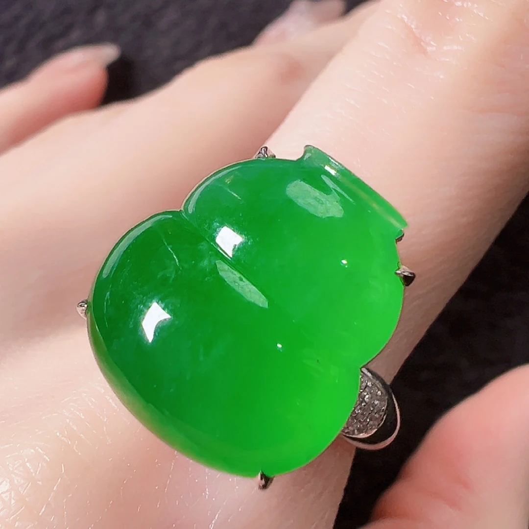 翡翠戒指18K金镶嵌签收后24小时鉴赏期，过时不退