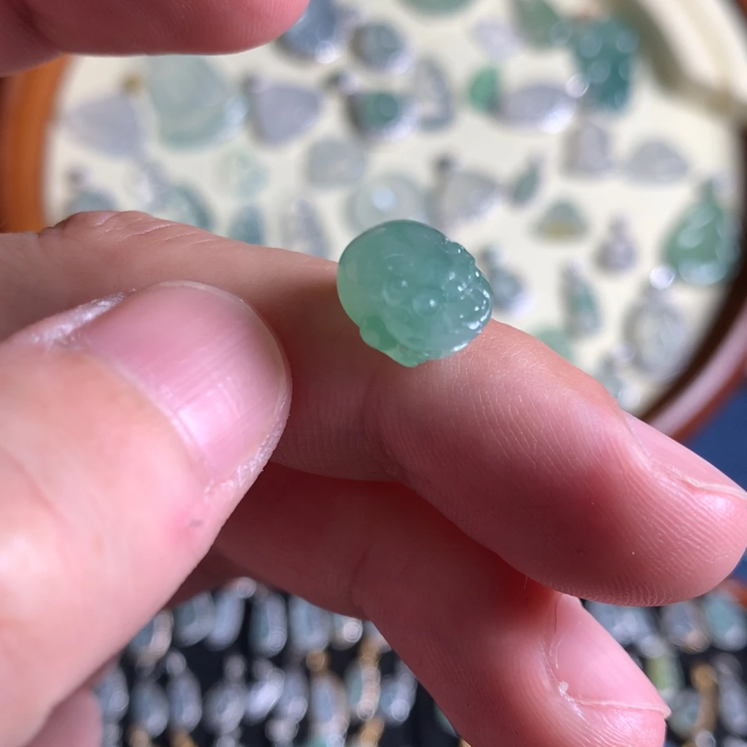 翡翠未镶嵌颈饰金蟾