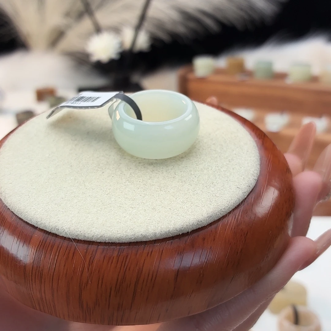 和田玉未镶嵌戒指白色墩墩17.78mmj49