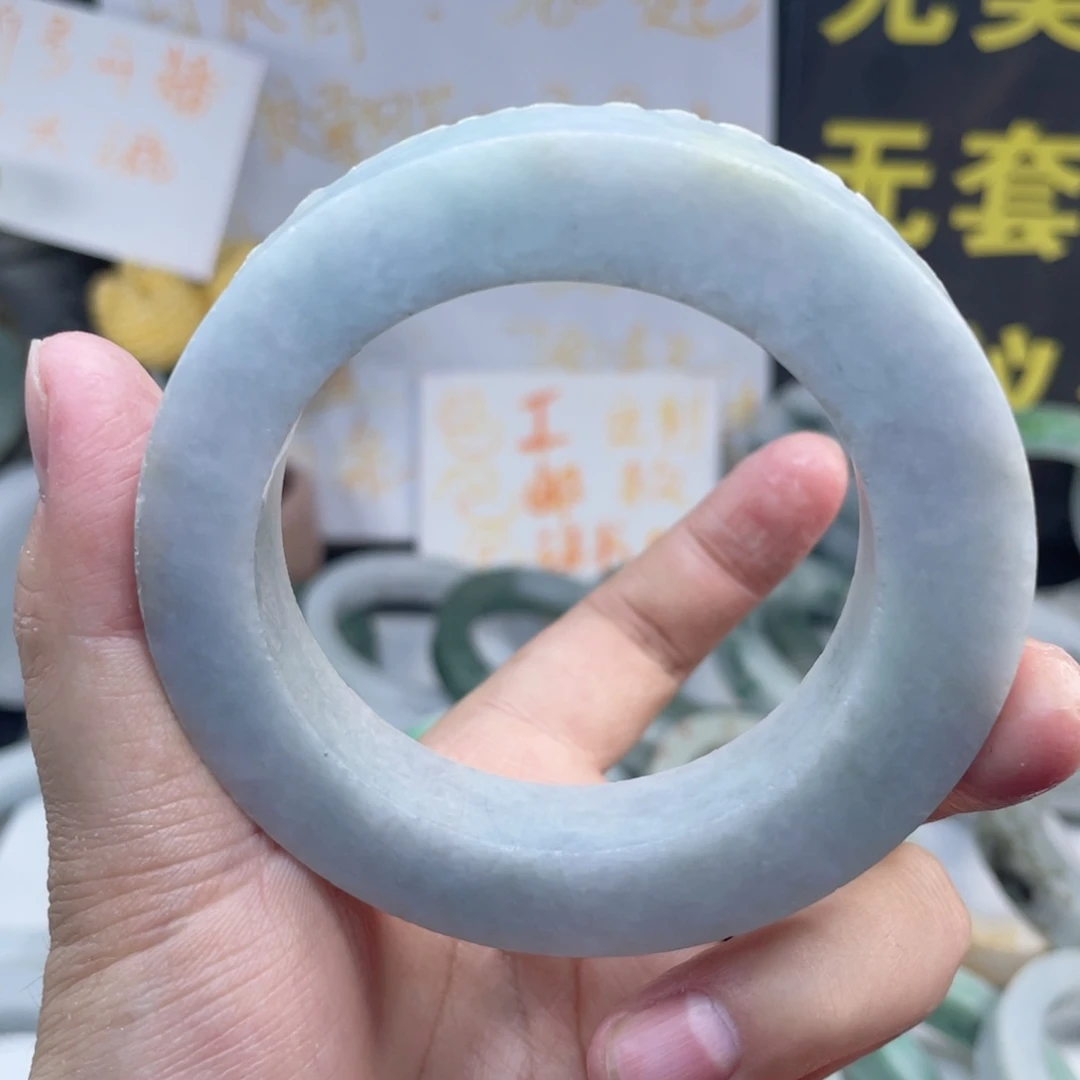定制翡翠未镶嵌翡翠手镯定制