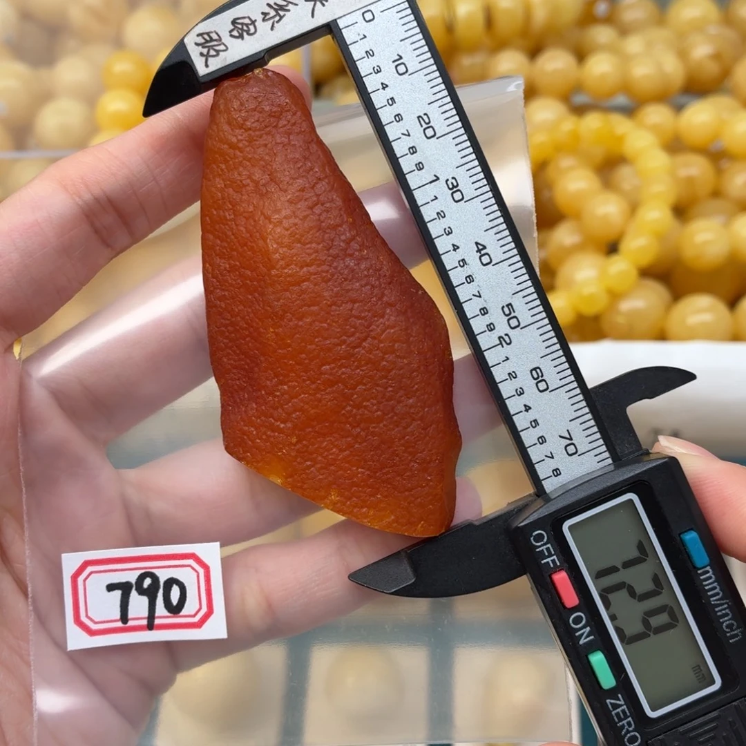 蜜蜡未镶嵌裸石带皮