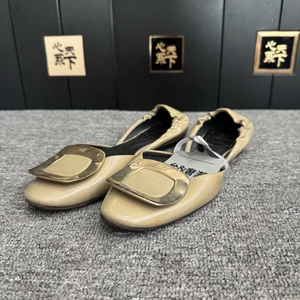 95新 Roger Vivier/罗杰·维威耶 浅绿方扣平底鞋34码ysc3268