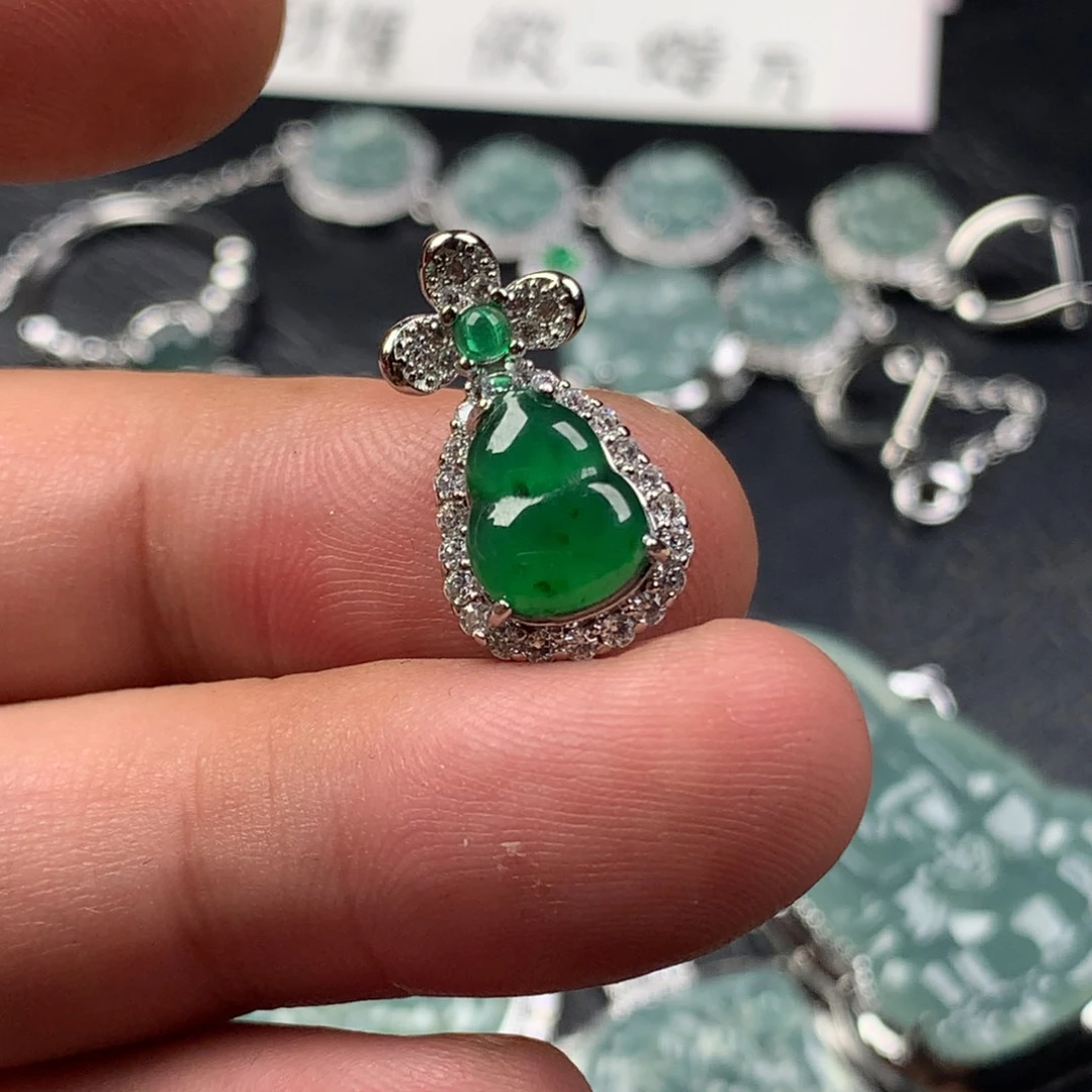 颈饰未镶嵌翡翠葫芦