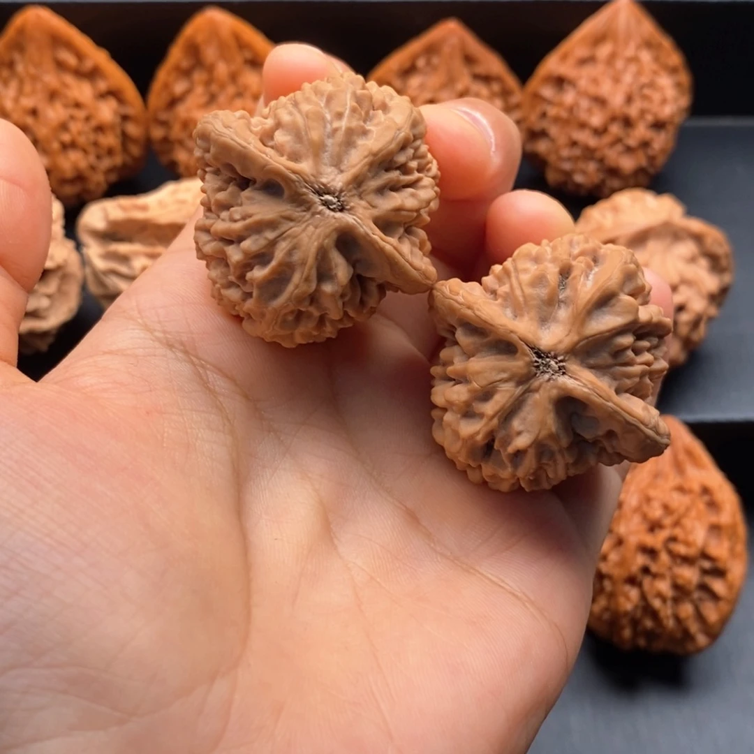 把件文玩核桃小*哥秦岭文玩核桃